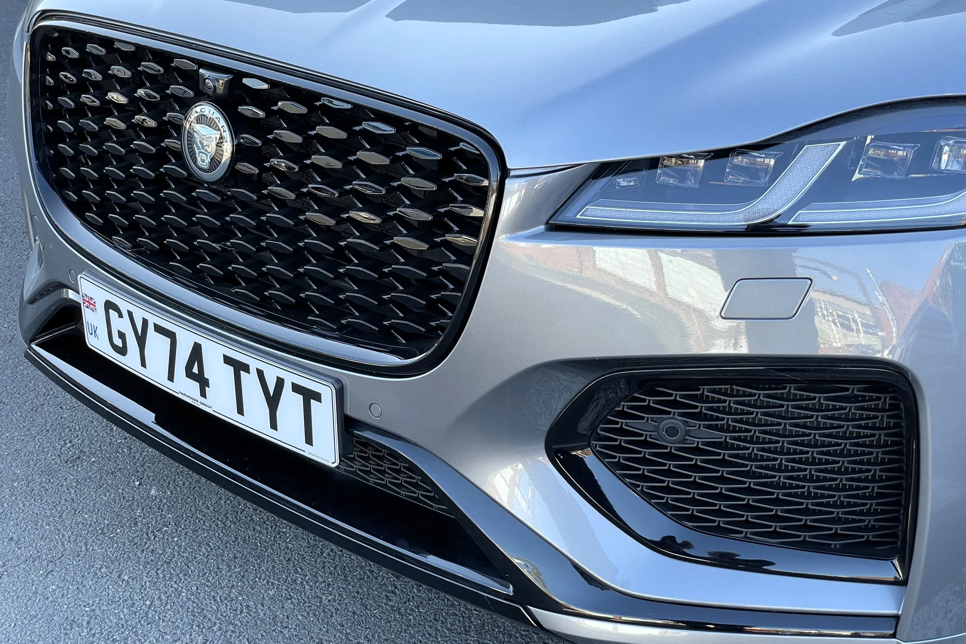 Jaguar F-PACE thumbnail image number 17