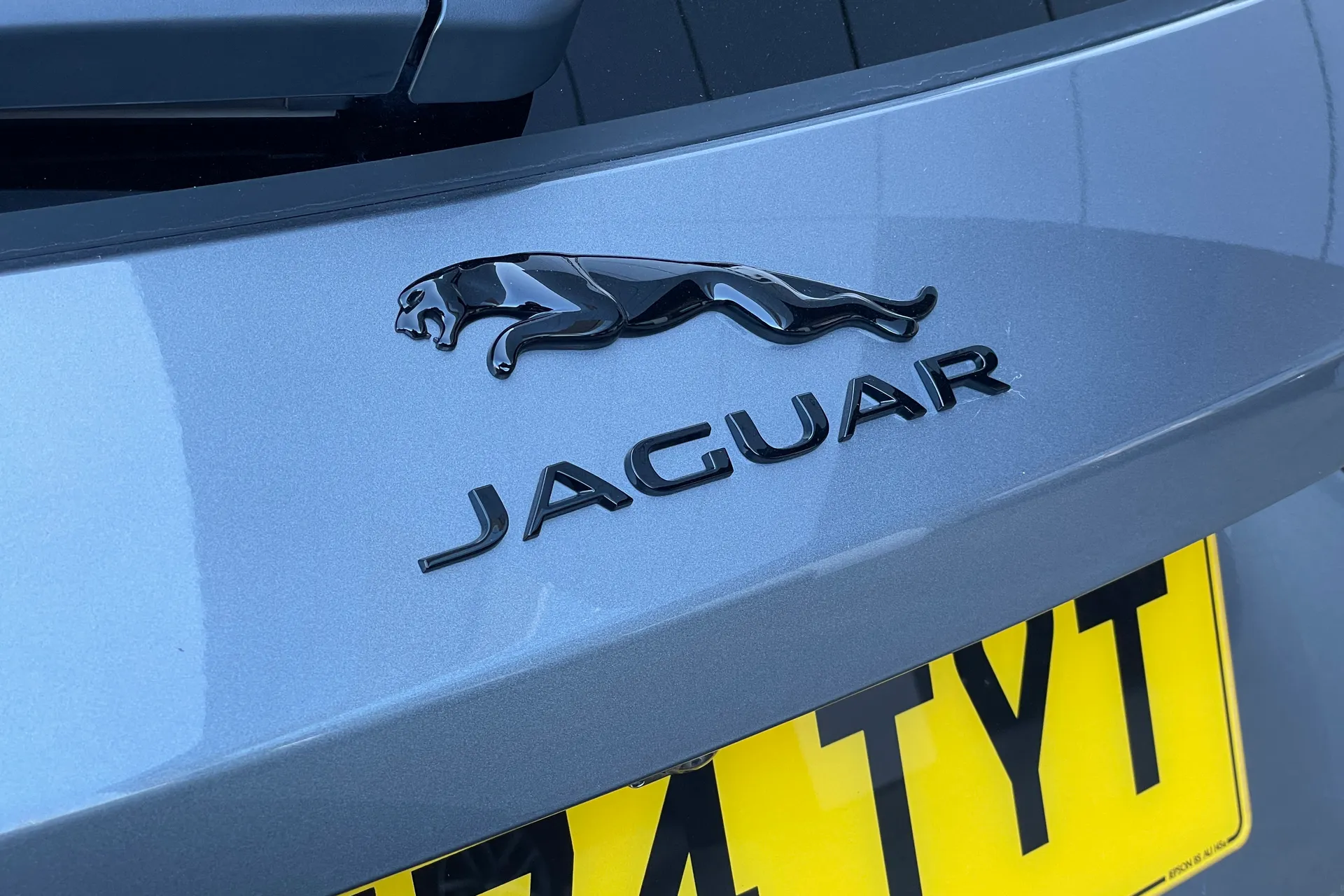 Jaguar F-PACE thumbnail image number 12