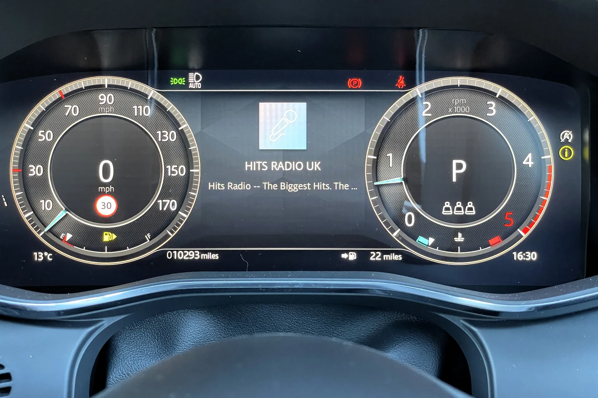 Jaguar F-PACE thumbnail image number 51