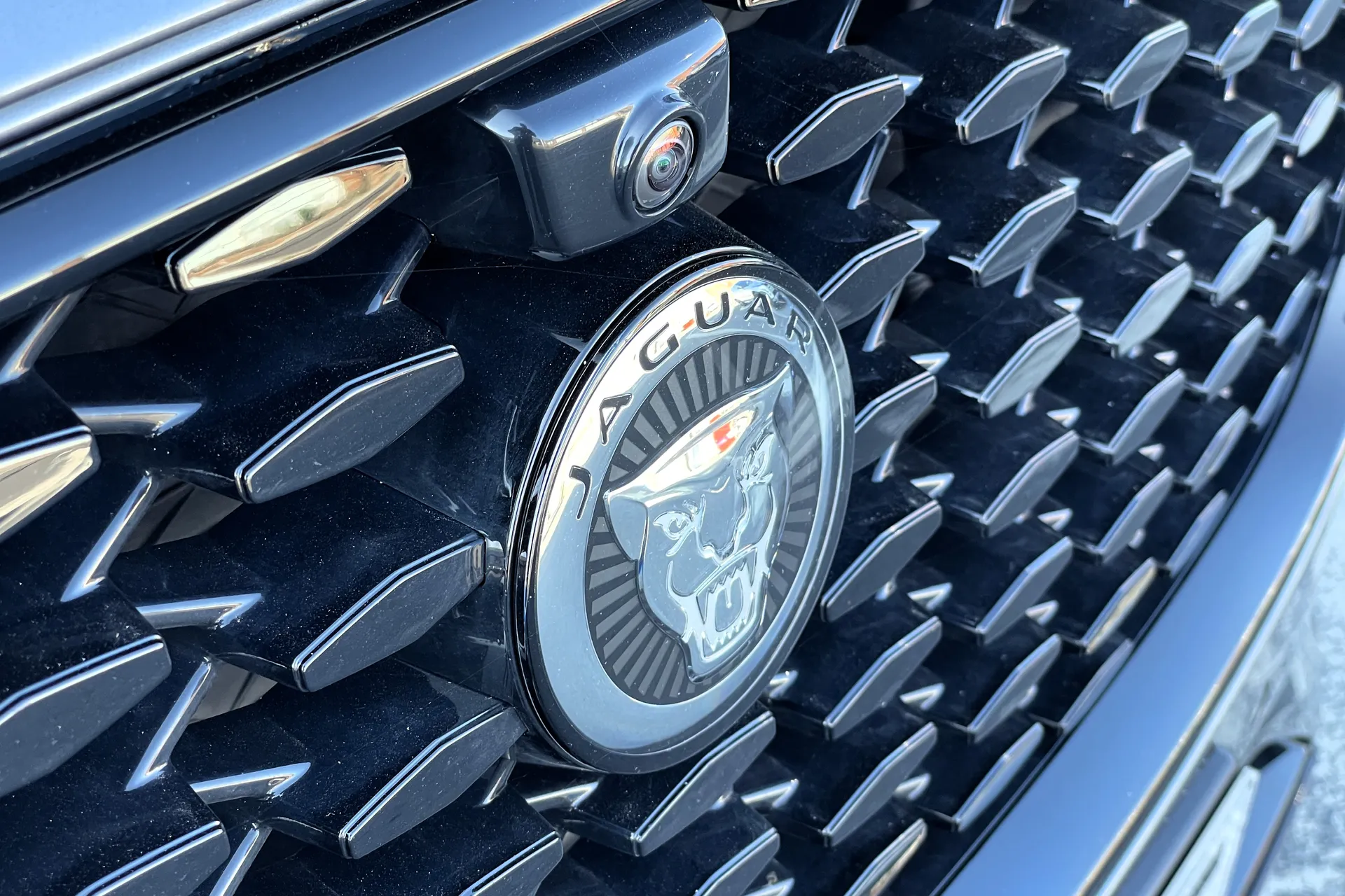 Jaguar F-PACE thumbnail image number 18