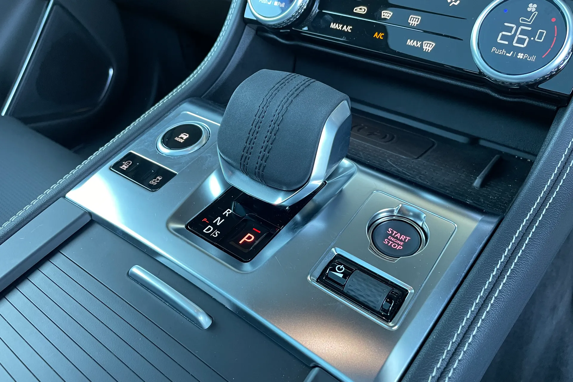 Jaguar F-PACE thumbnail image number 47