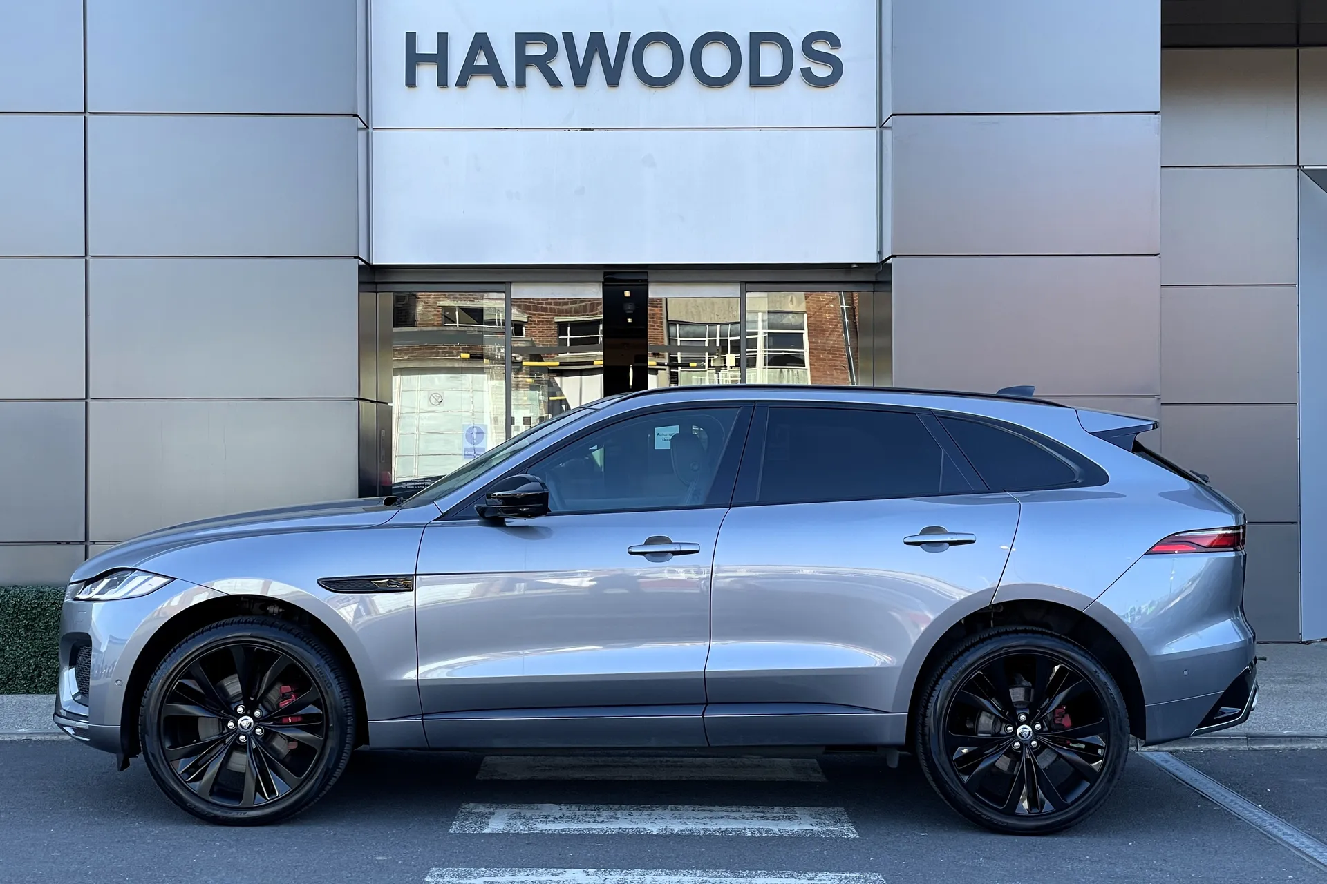 Jaguar F-PACE thumbnail image number 64