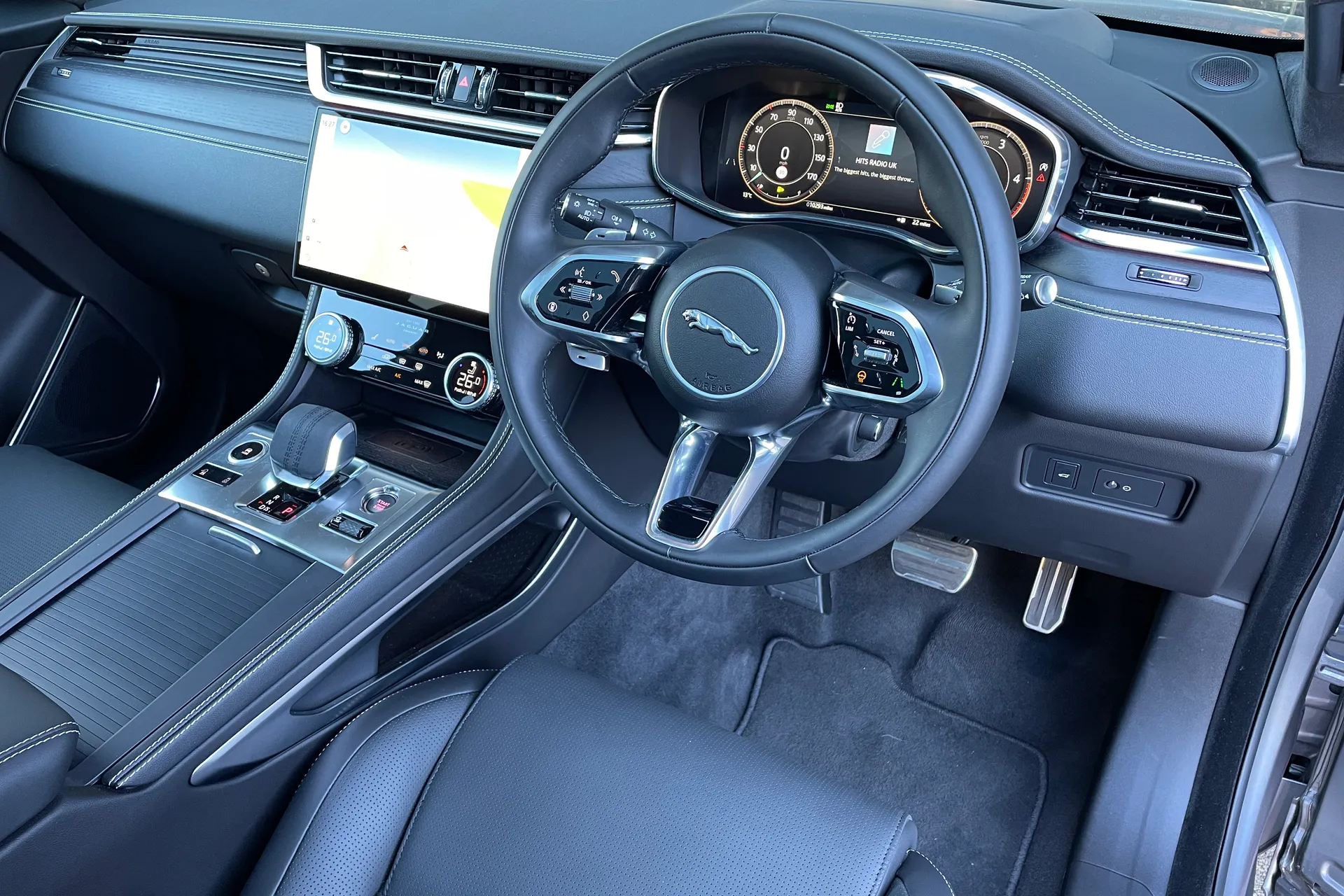 Jaguar F-PACE thumbnail image number 30