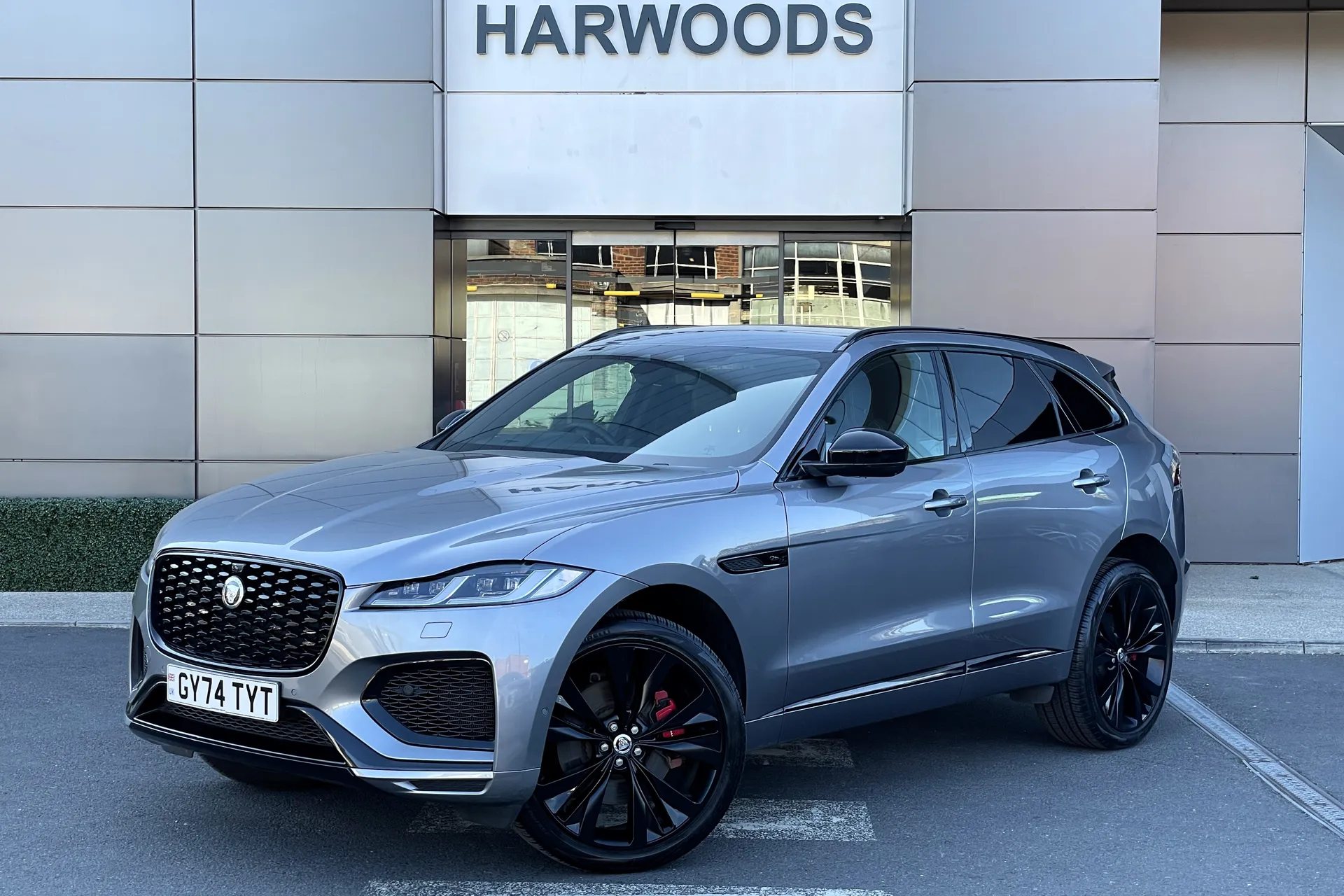 Jaguar F-PACE thumbnail image number 10
