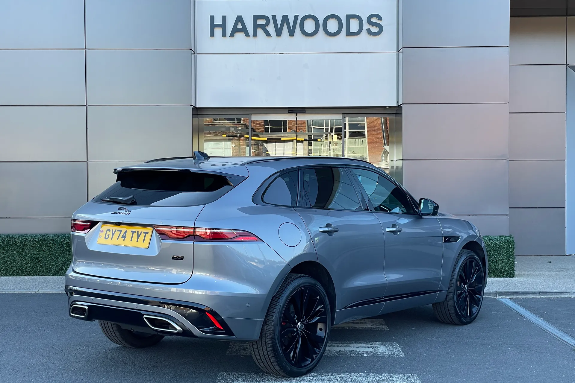 Jaguar F-PACE thumbnail image number 24