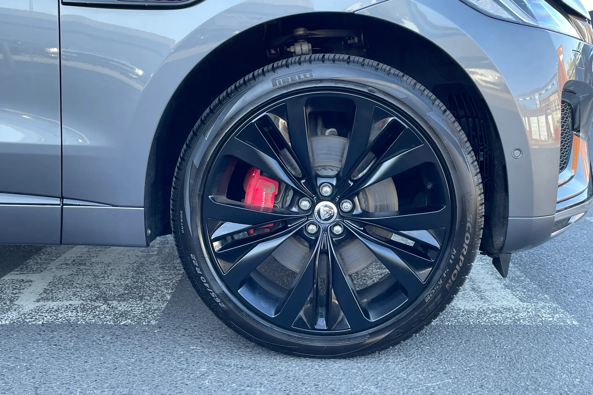 Jaguar F-PACE thumbnail image number 22