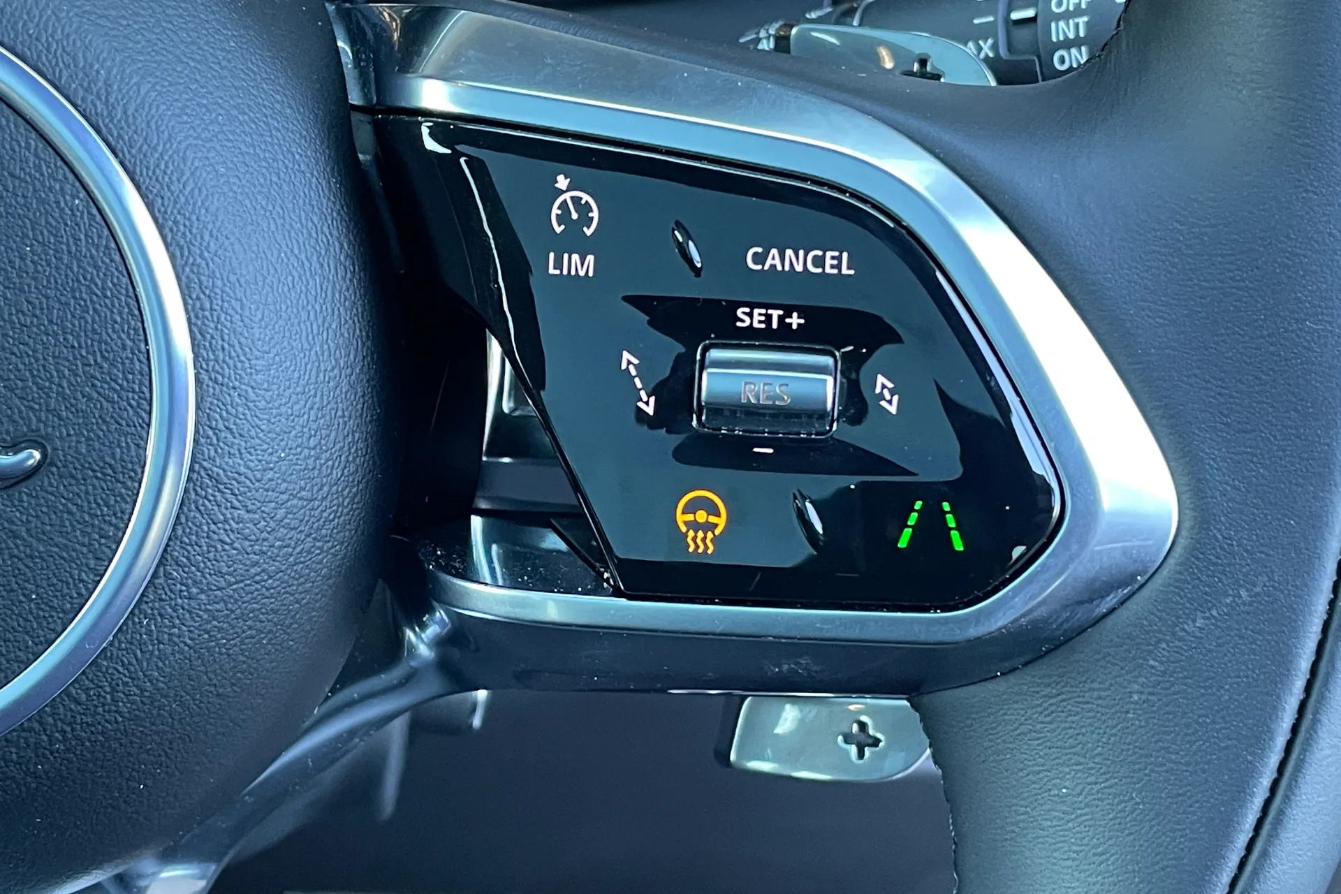 Jaguar F-PACE thumbnail image number 56