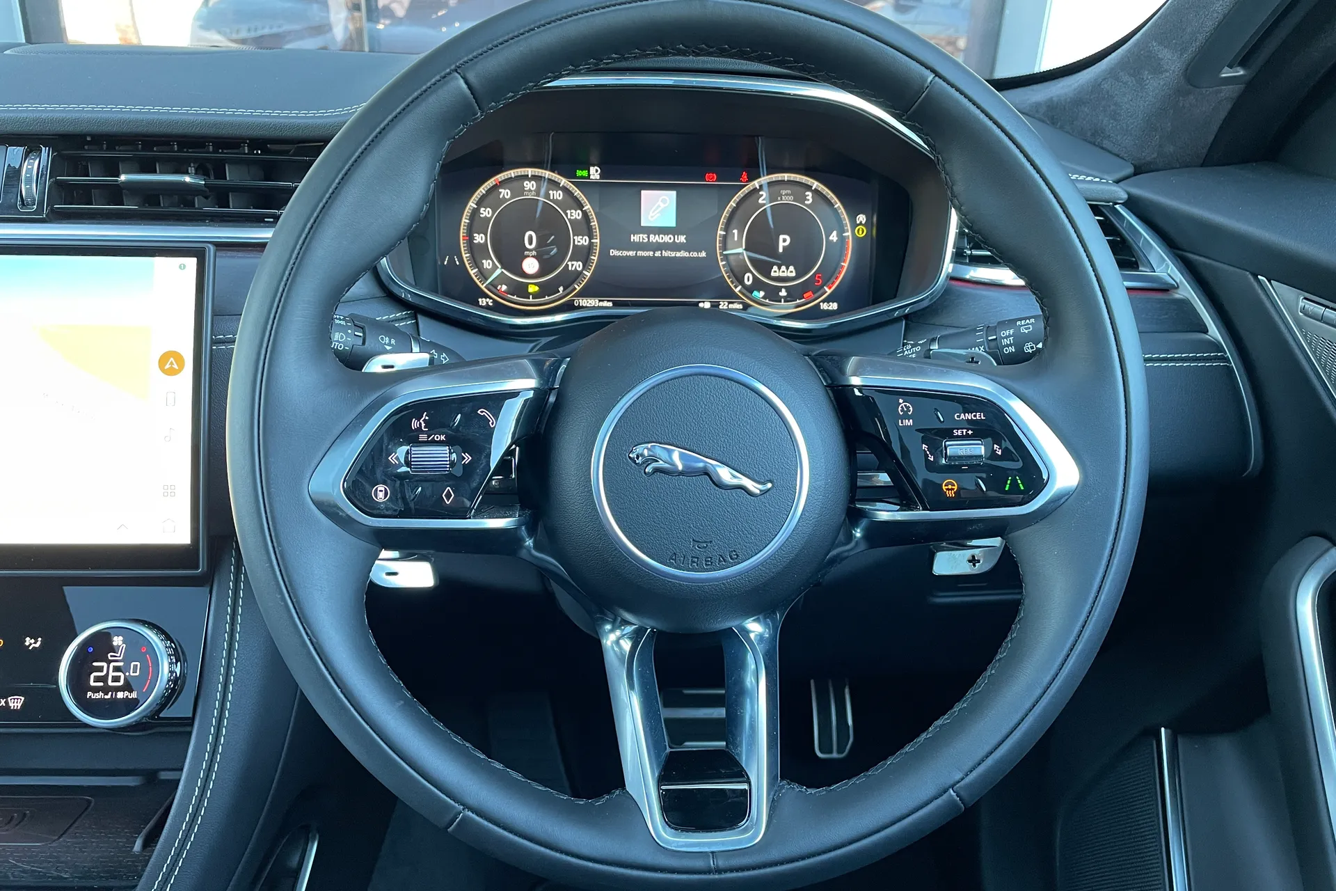 Jaguar F-PACE thumbnail image number 43