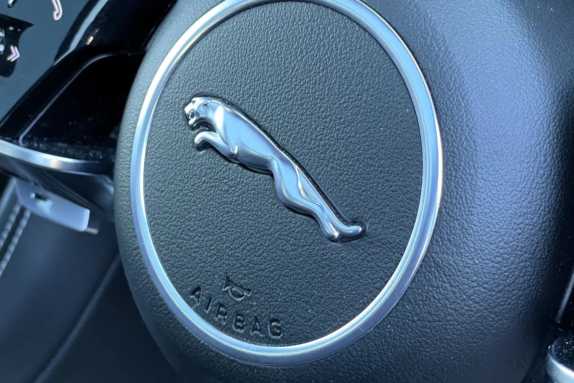 Jaguar F-PACE thumbnail image number 61
