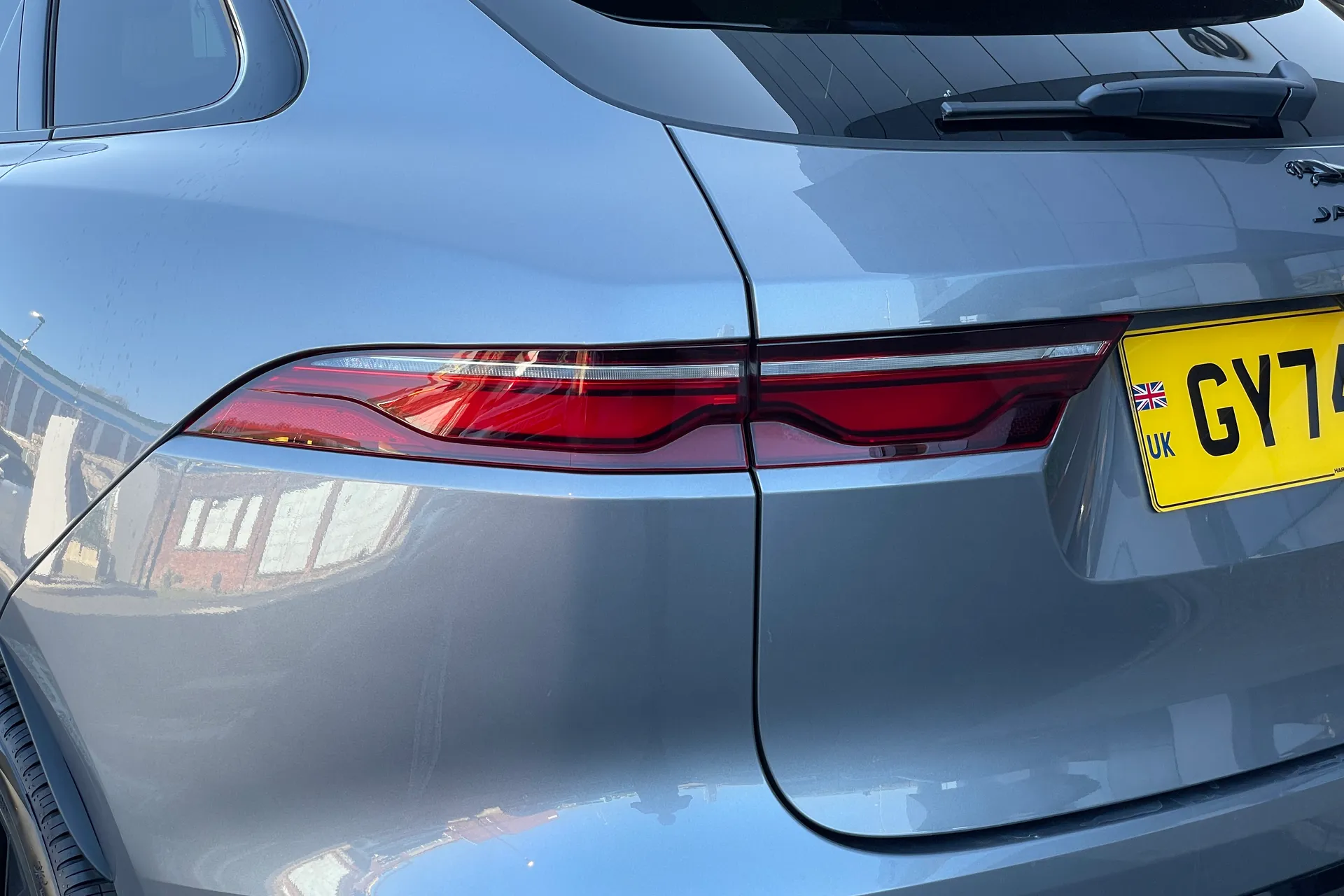 Jaguar F-PACE thumbnail image number 11
