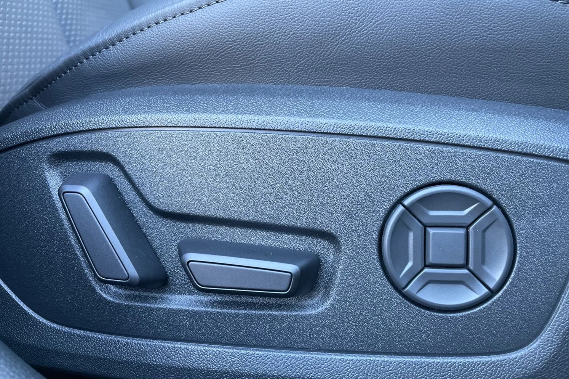 Audi A6 thumbnail image number 33
