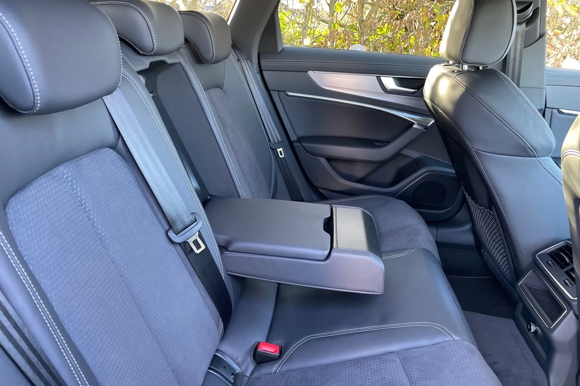 Audi A6 thumbnail image number 21