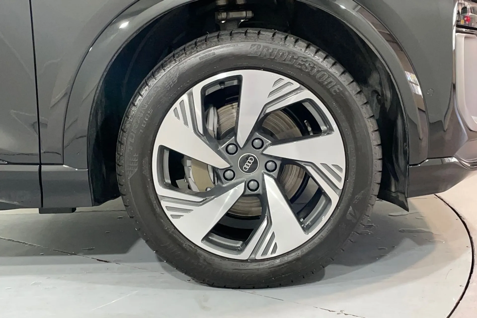 Audi Q6 thumbnail image number 12