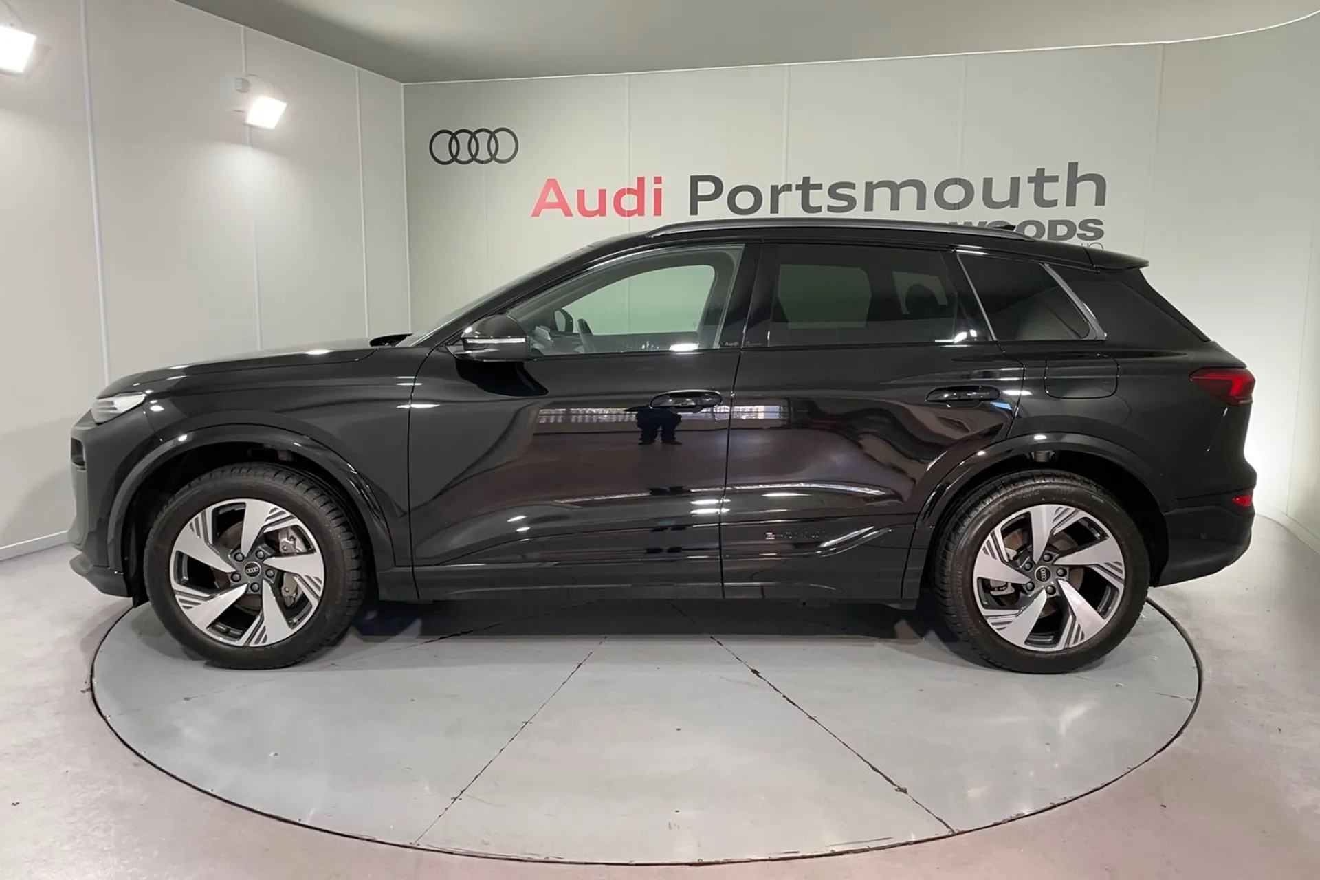 Audi Q6 thumbnail image number 11