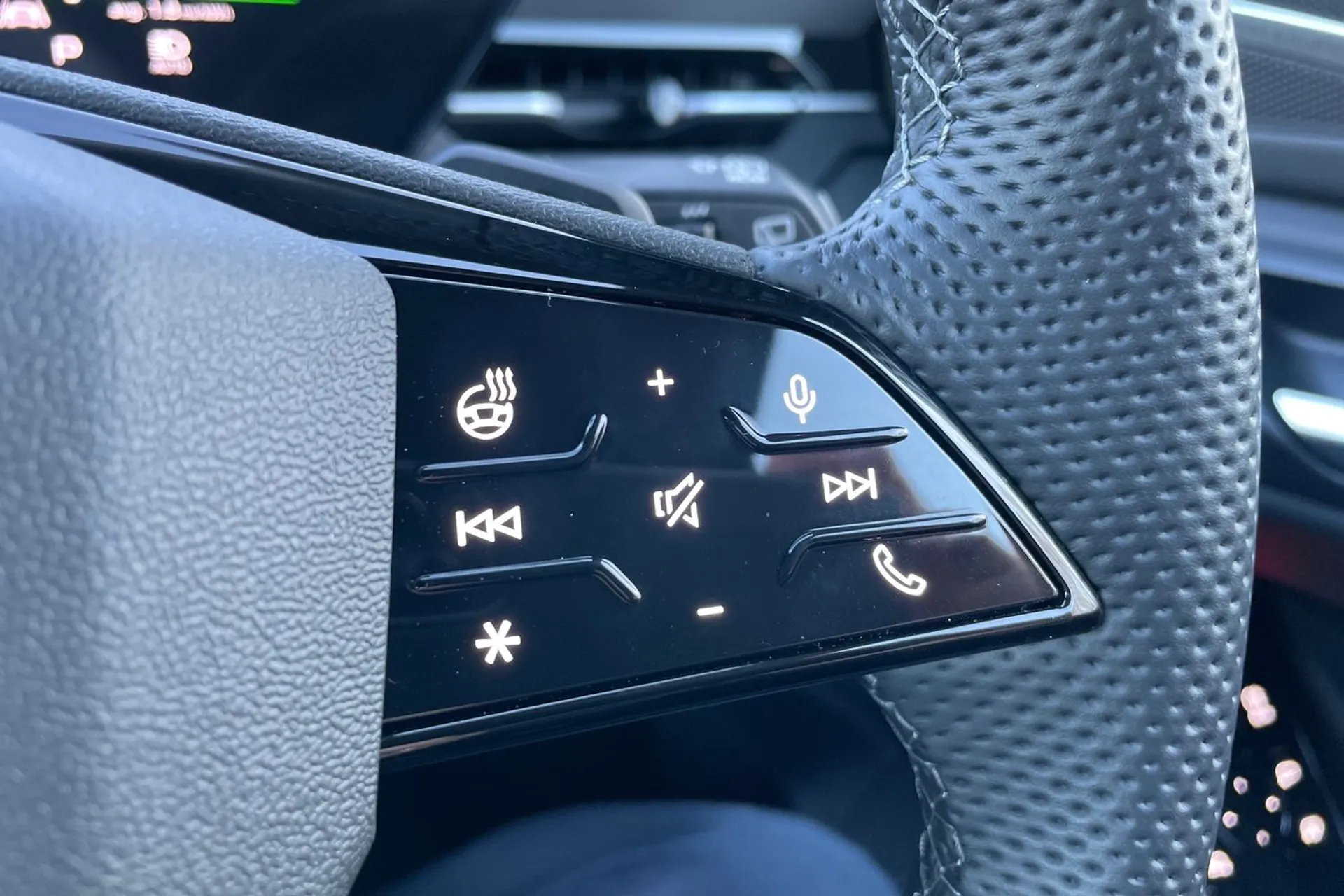 Audi Q6 thumbnail image number 35
