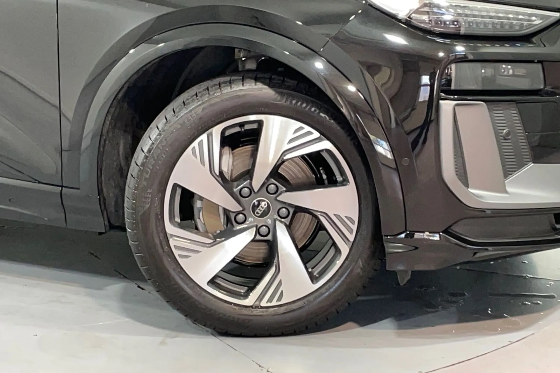 Audi Q6 thumbnail image number 9