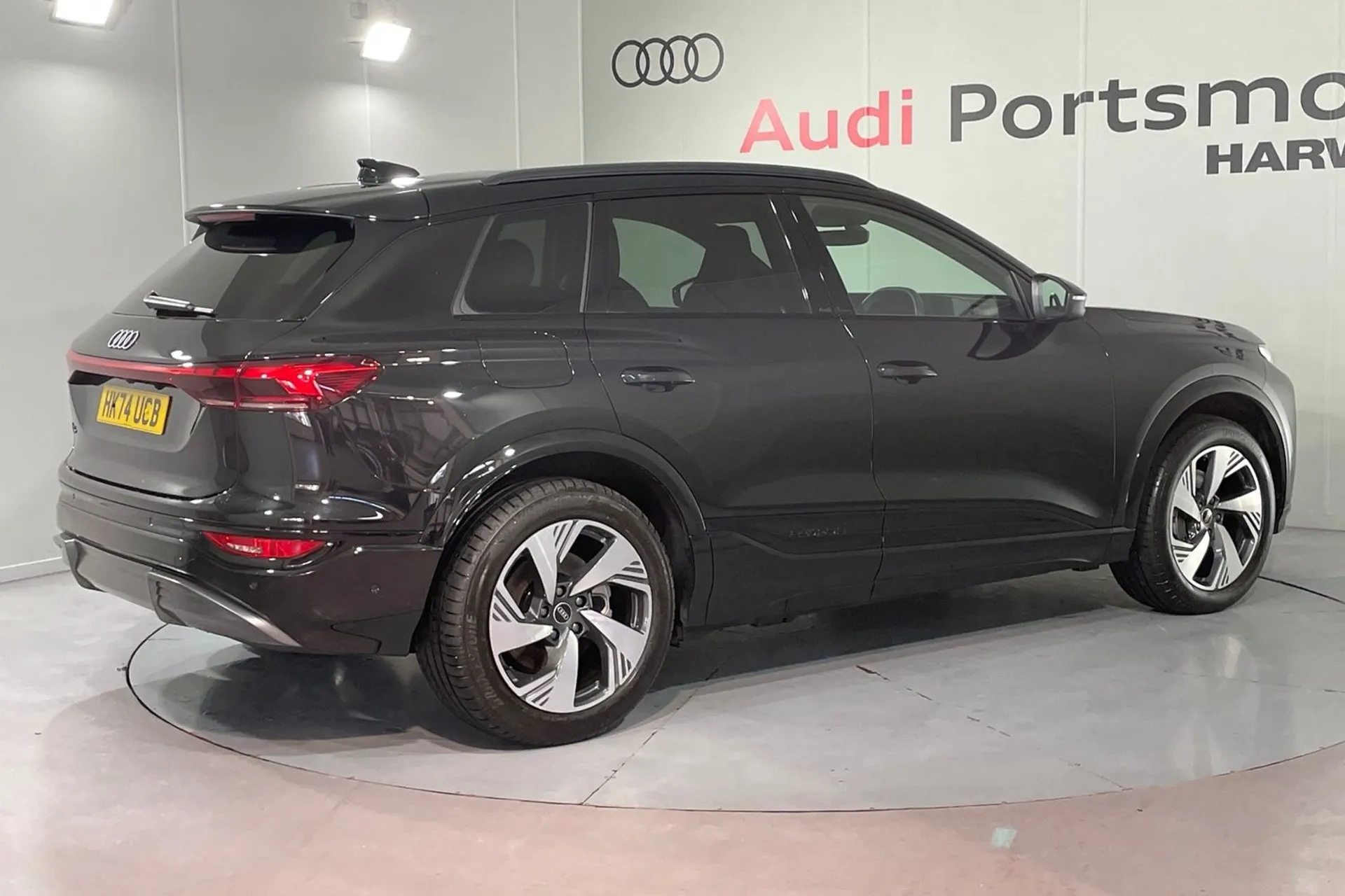 Audi Q6 thumbnail image number 10
