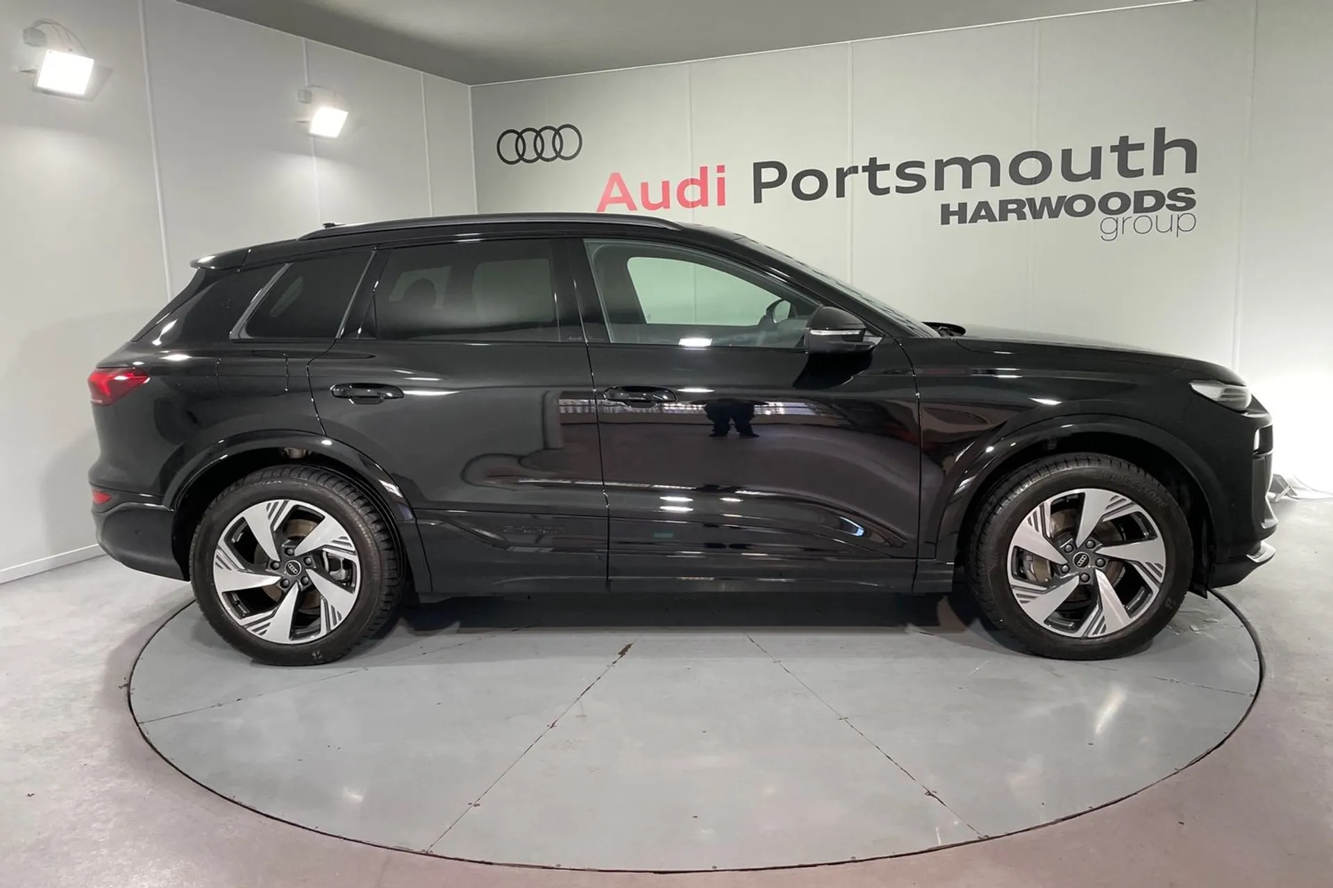 Audi Q6 thumbnail image number 2