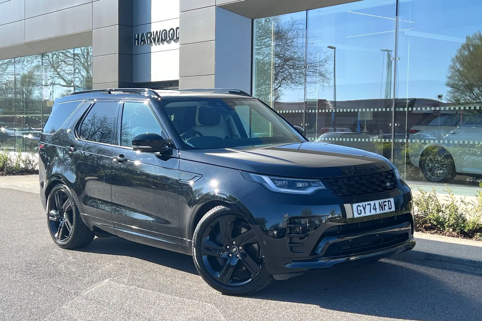 LAND ROVER DISCOVERY focused image