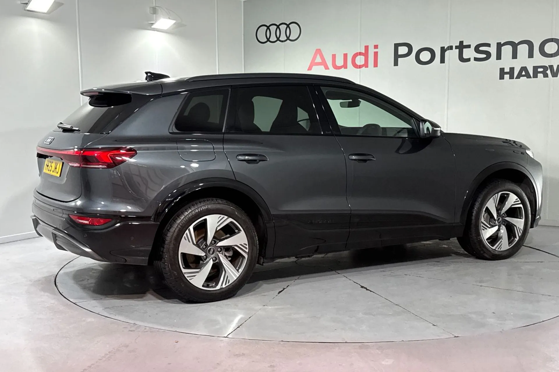 Audi Q6 thumbnail image number 12