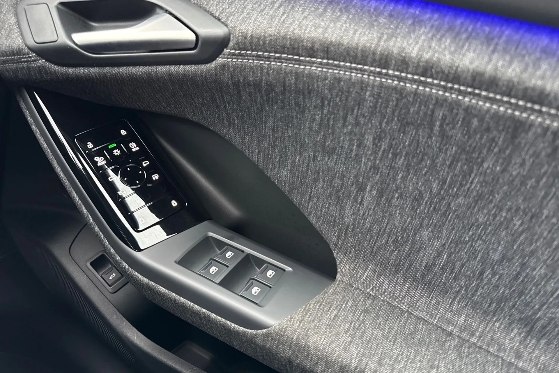 Audi Q6 thumbnail image number 15