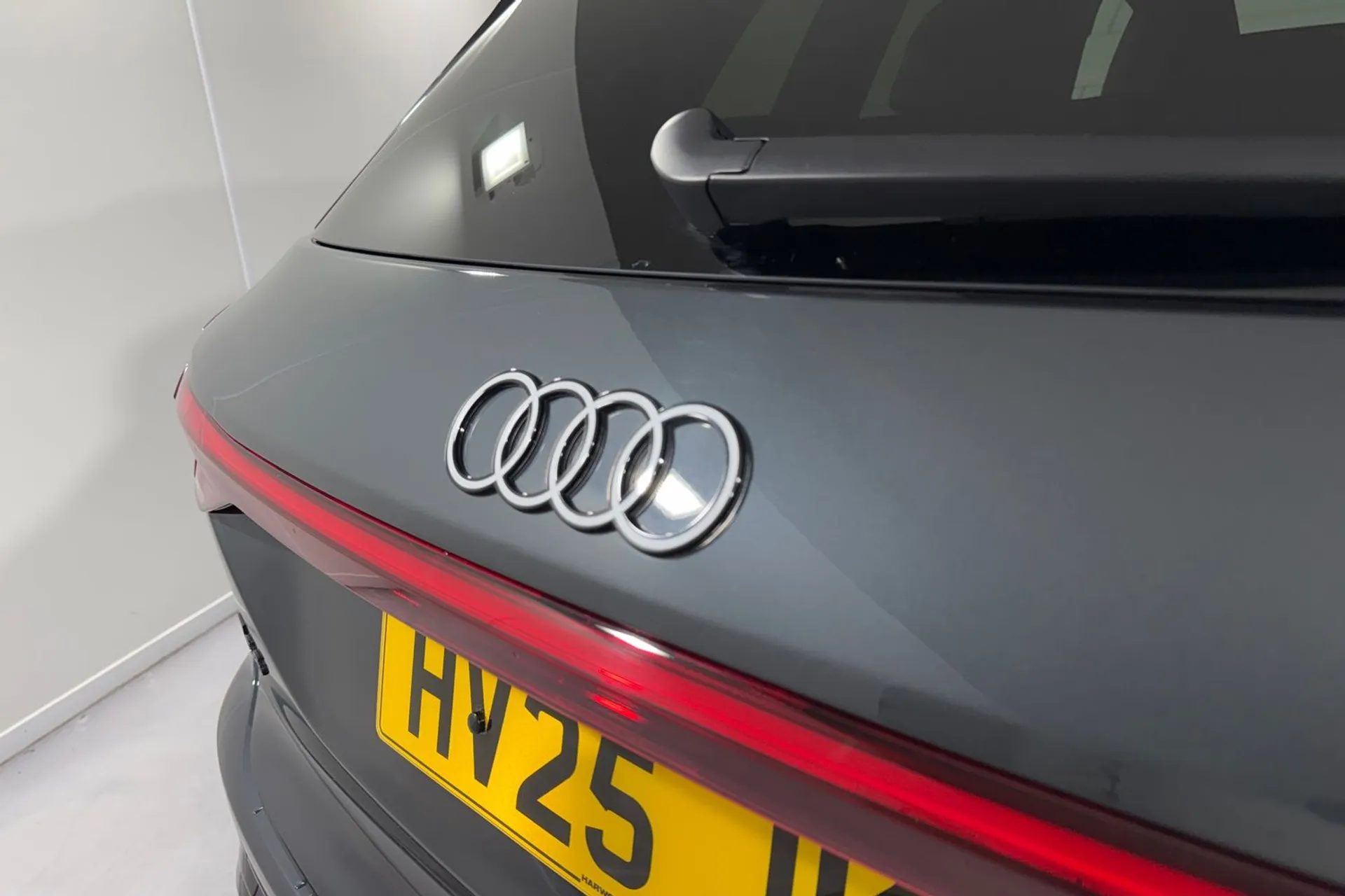 Audi Q6 thumbnail image number 30