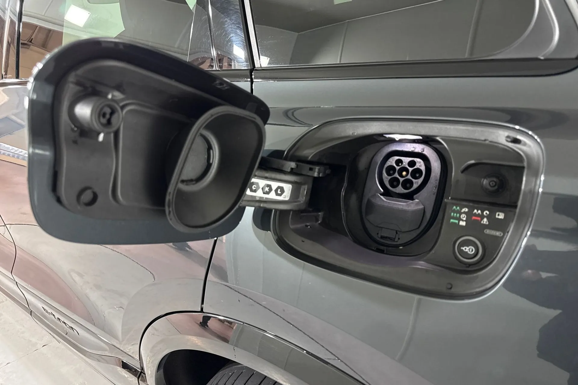 Audi Q6 thumbnail image number 35