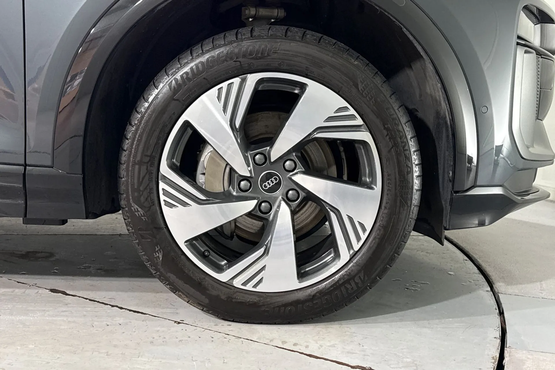 Audi Q6 thumbnail image number 23