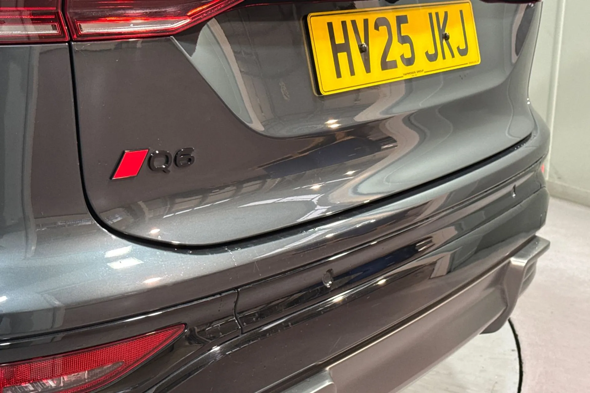 Audi Q6 thumbnail image number 33