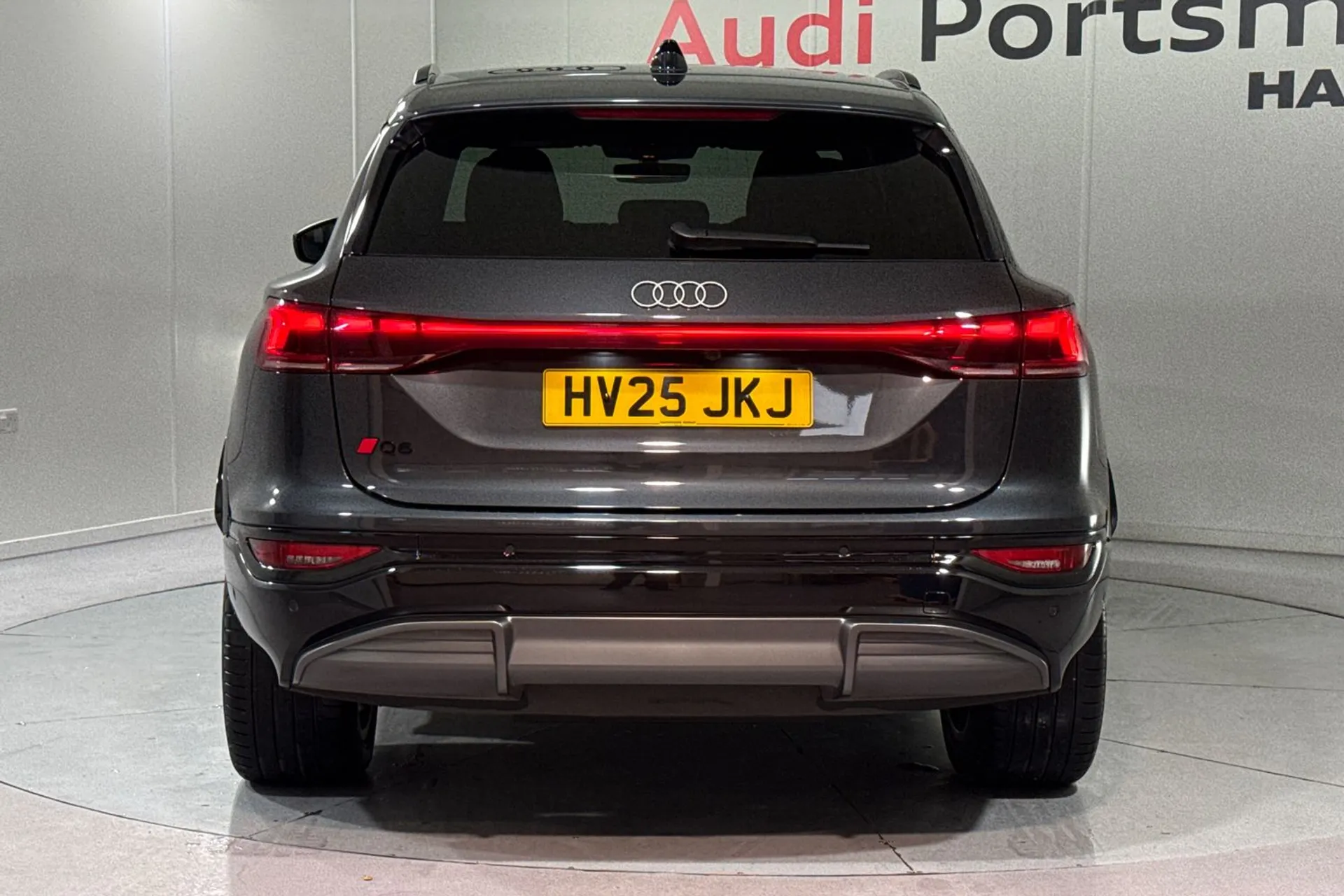 Audi Q6 thumbnail image number 14