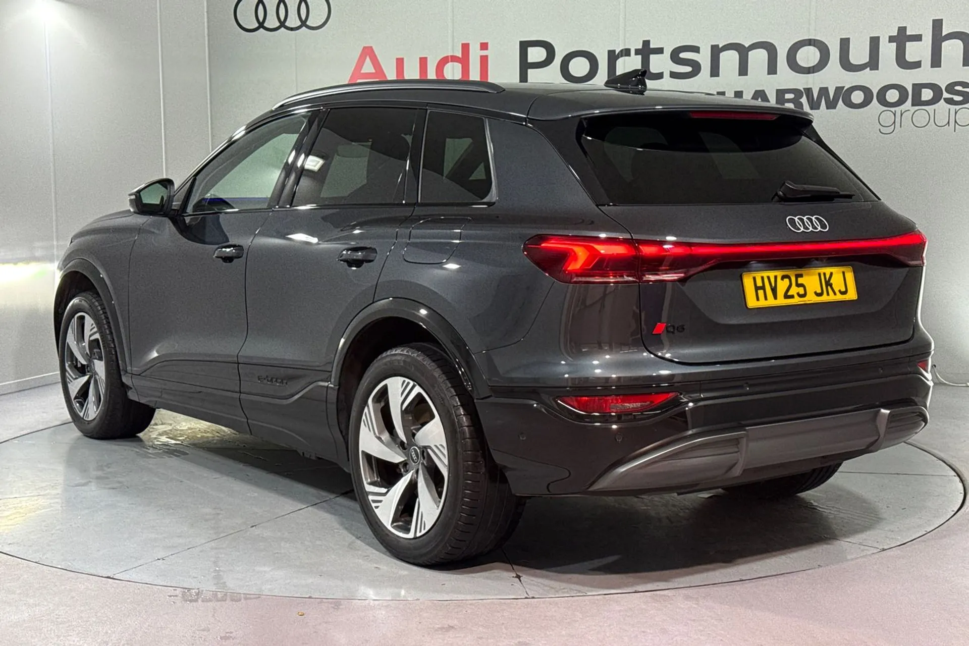 Audi Q6 thumbnail image number 16