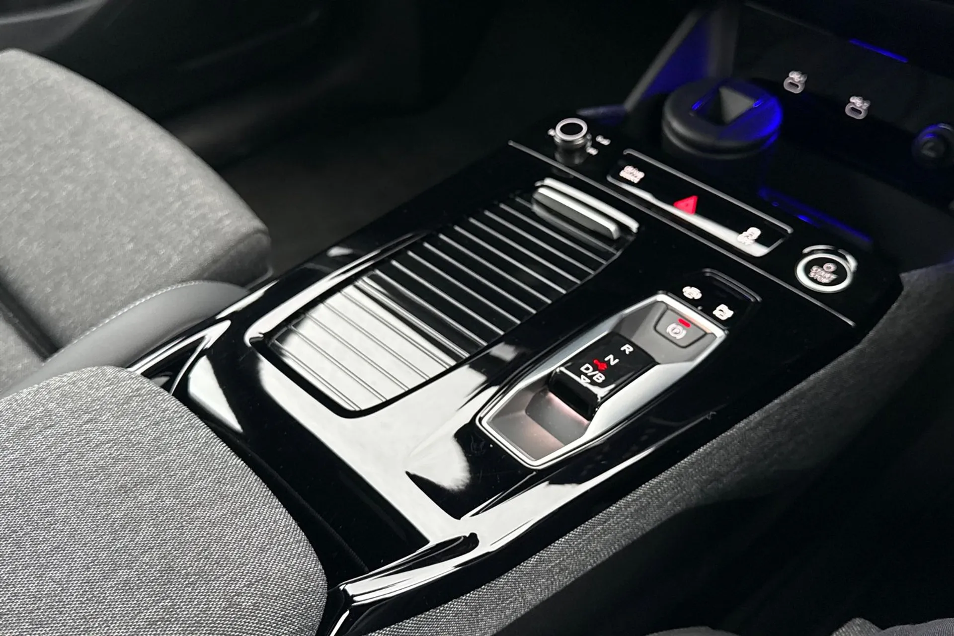 Audi Q6 thumbnail image number 22