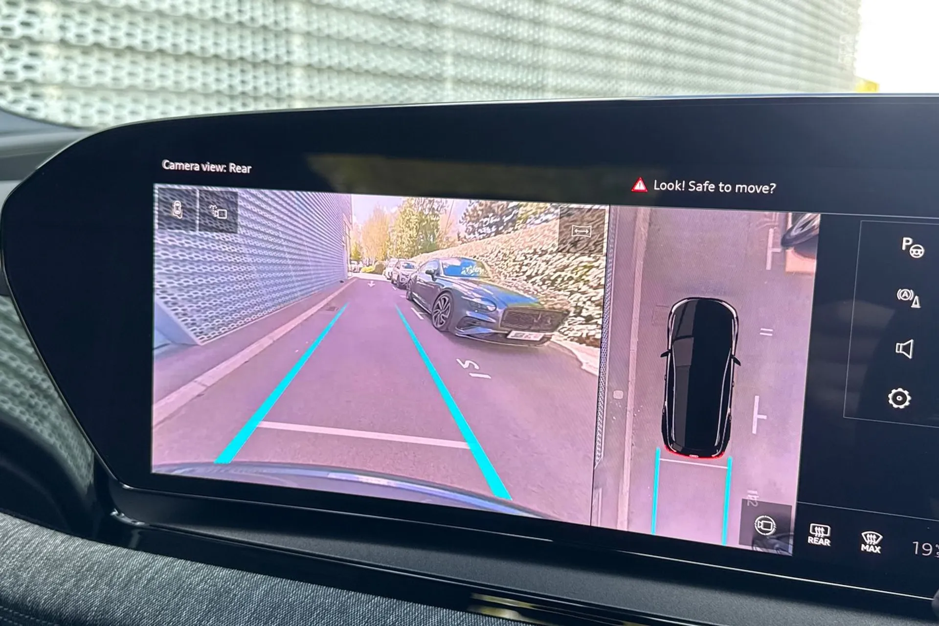 Audi Q6 thumbnail image number 3