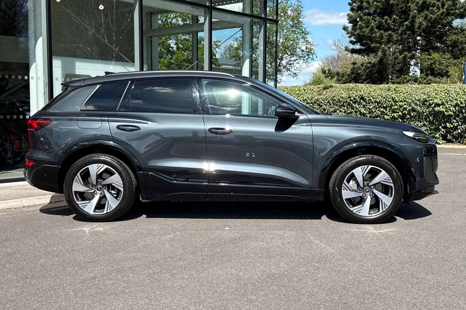 Audi Q6 thumbnail image number 2