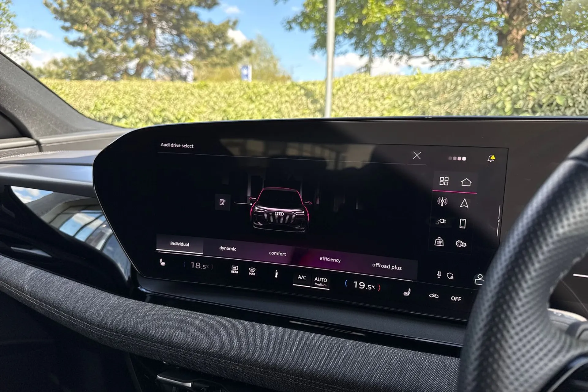 Audi Q6 thumbnail image number 24