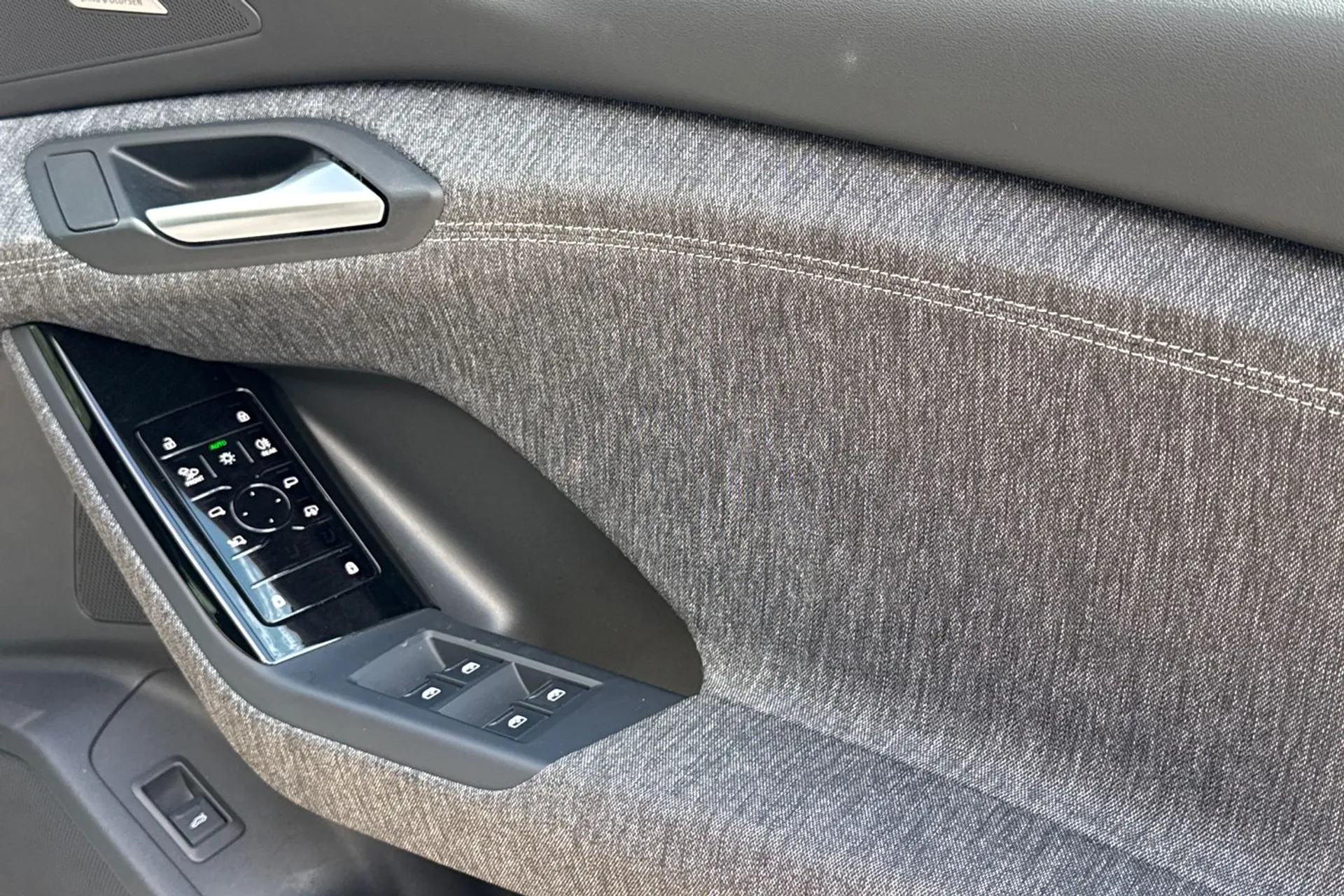 Audi Q6 thumbnail image number 18