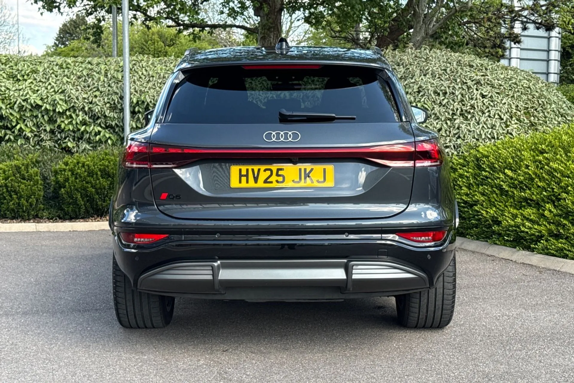 Audi Q6 thumbnail image number 15