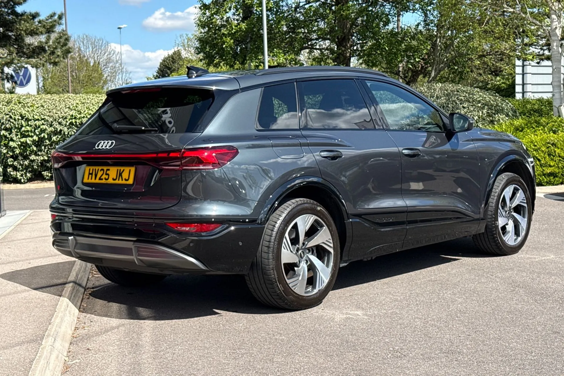 Audi Q6 thumbnail image number 13