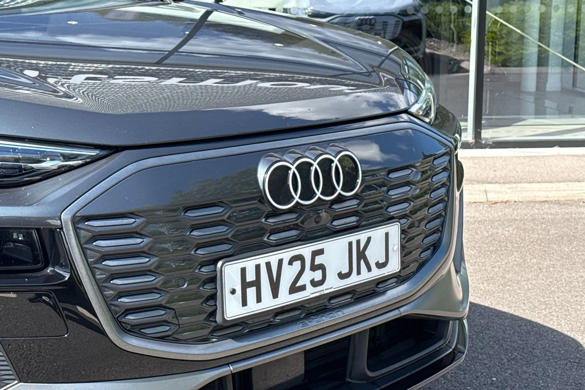 Audi Q6 thumbnail image number 11