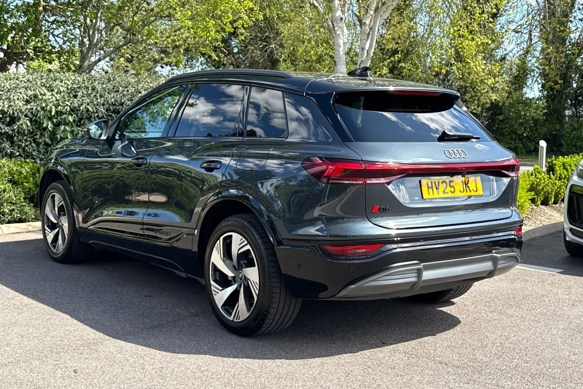 Audi Q6 thumbnail image number 17