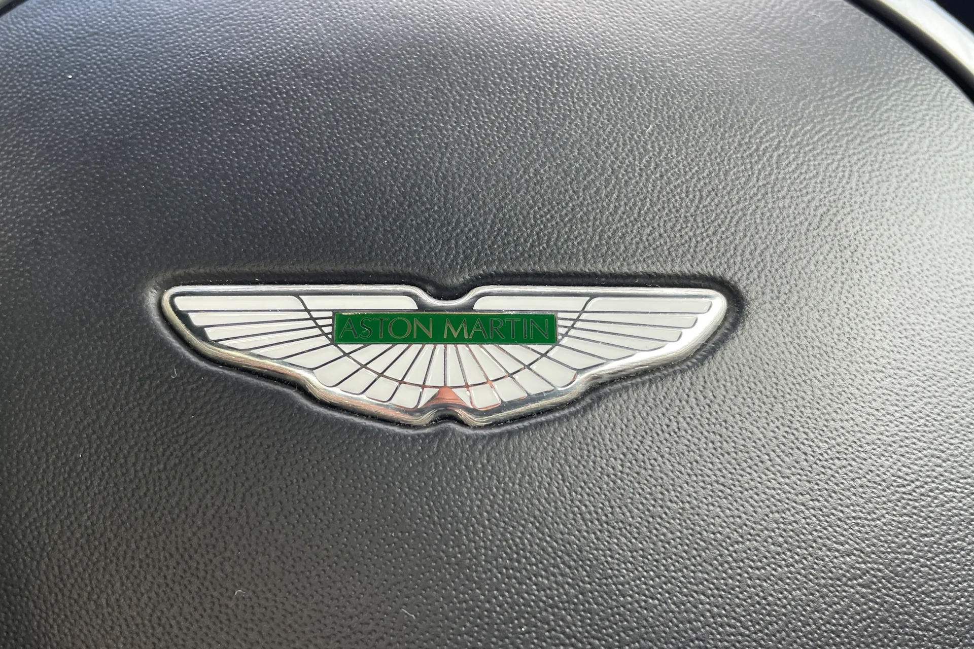 Aston Martin Vantage thumbnail image number 39