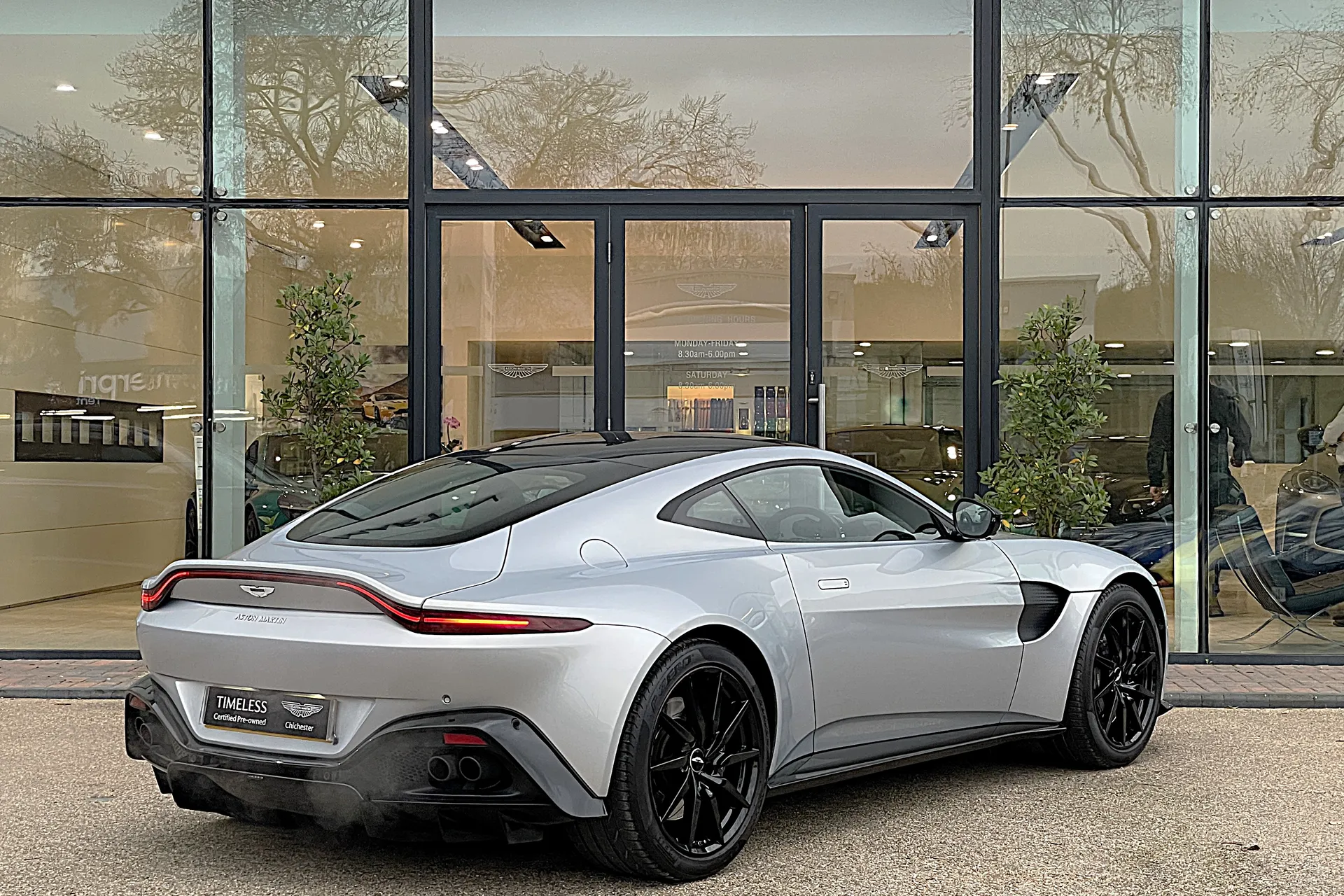 Aston Martin Vantage thumbnail image number 7