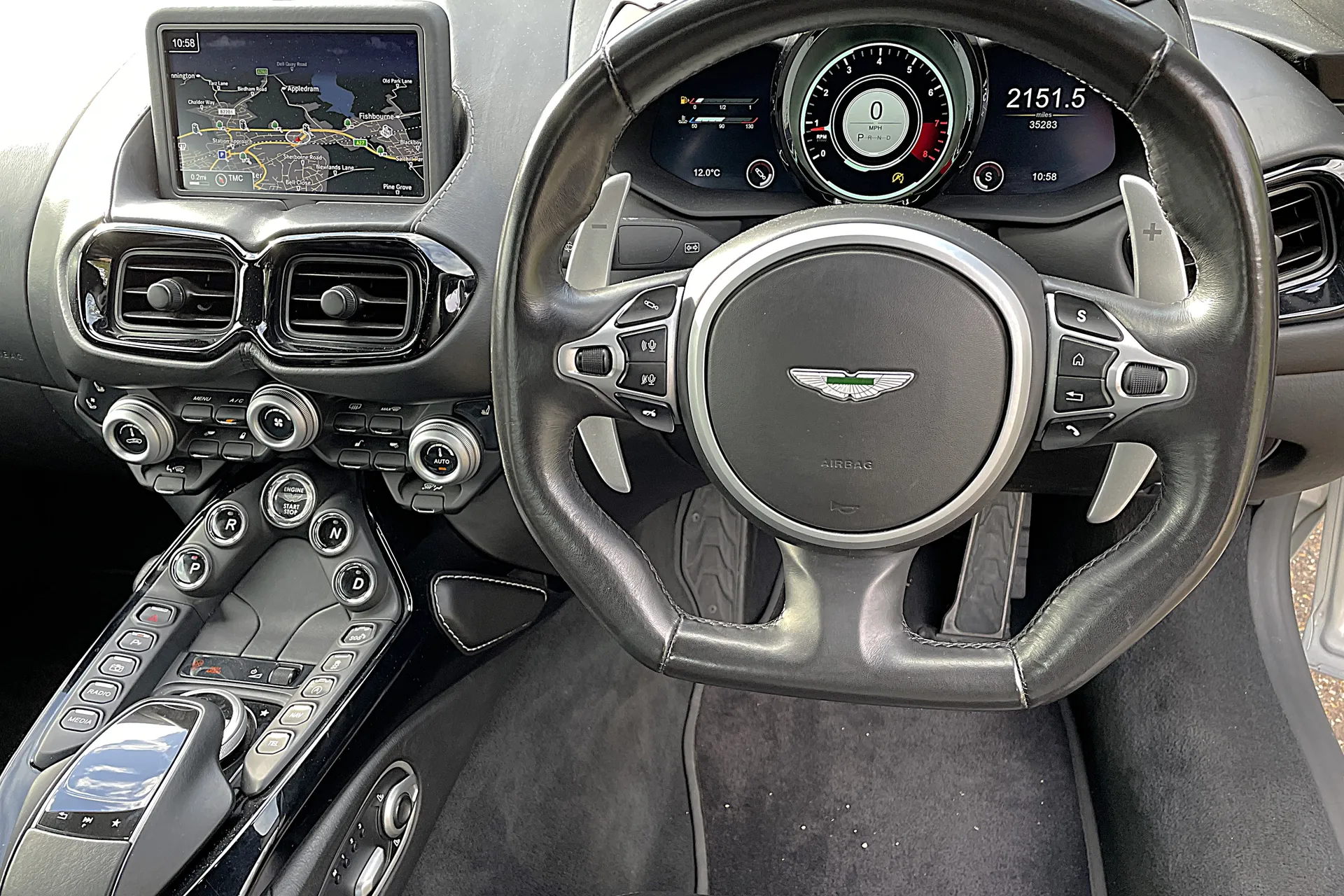 Aston Martin Vantage thumbnail image number 24