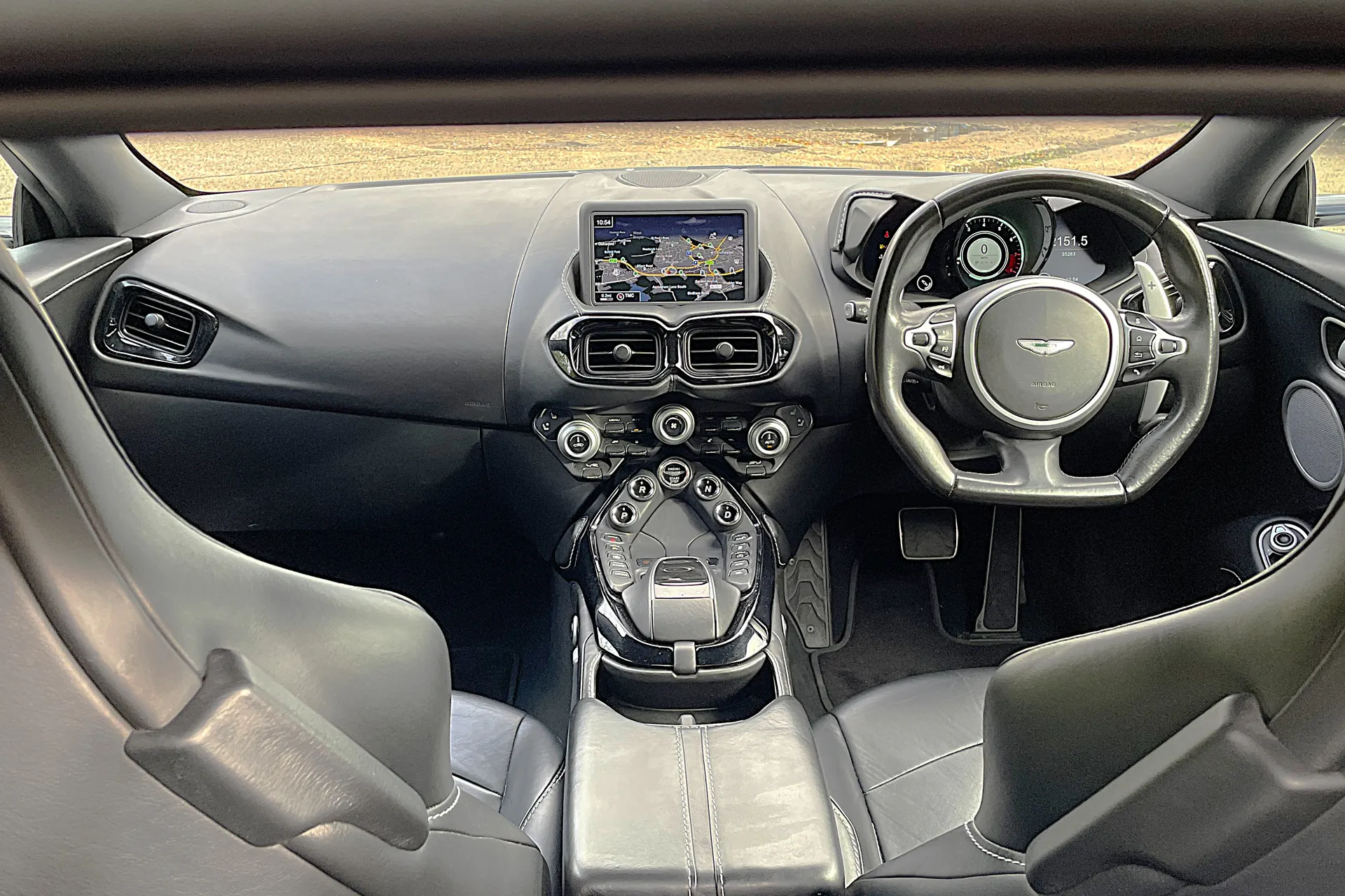 Aston Martin Vantage thumbnail image number 4