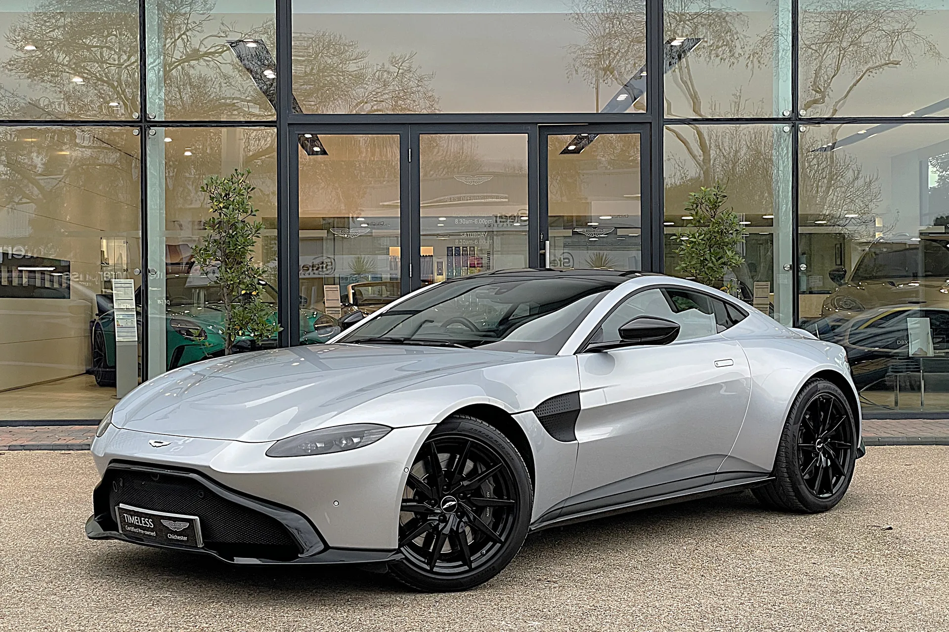 Aston Martin Vantage thumbnail image number 5