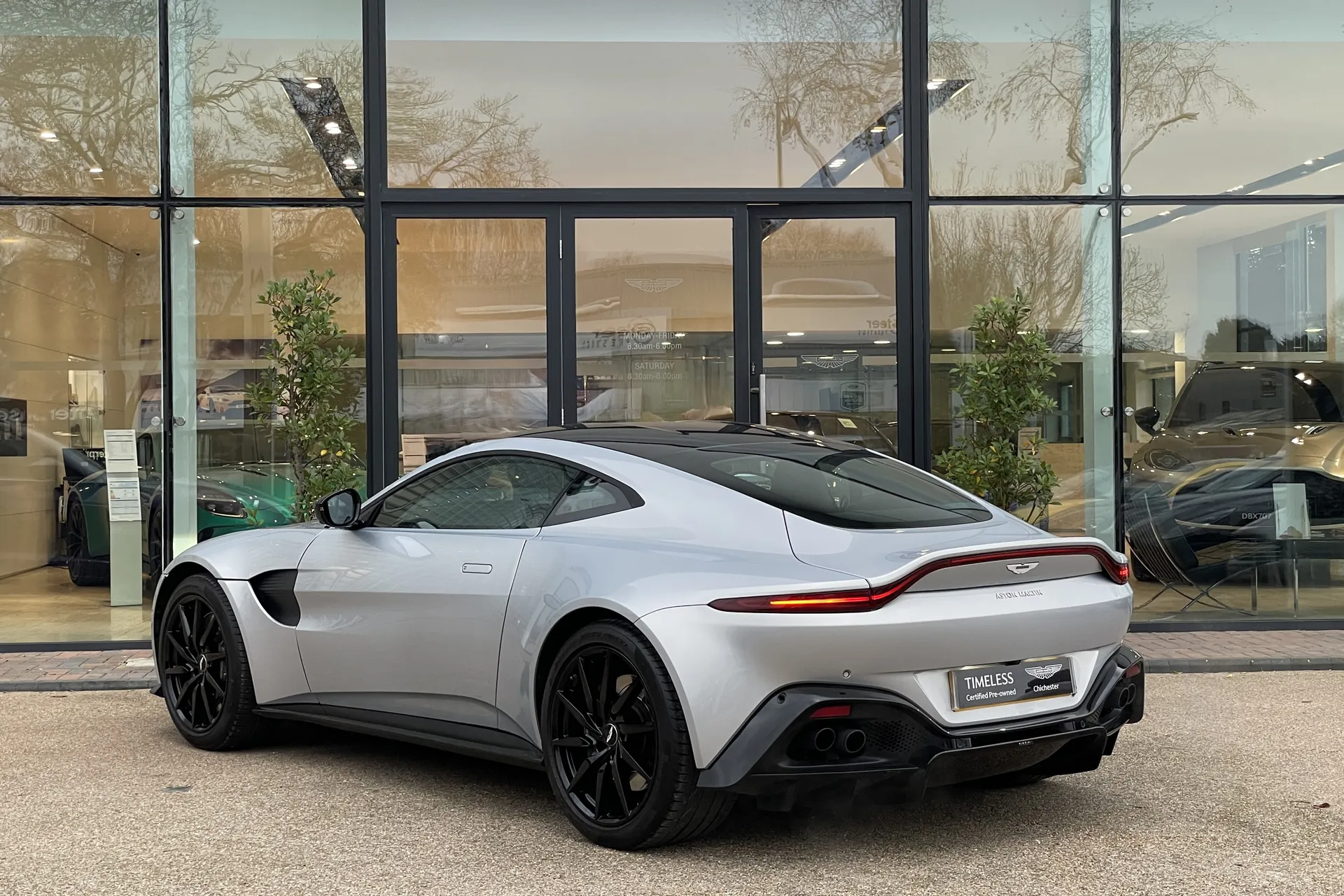 Aston Martin Vantage thumbnail image number 9