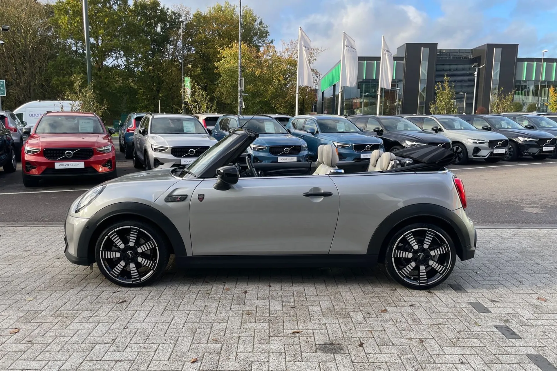 MINI CONVERTIBLE thumbnail image number 12