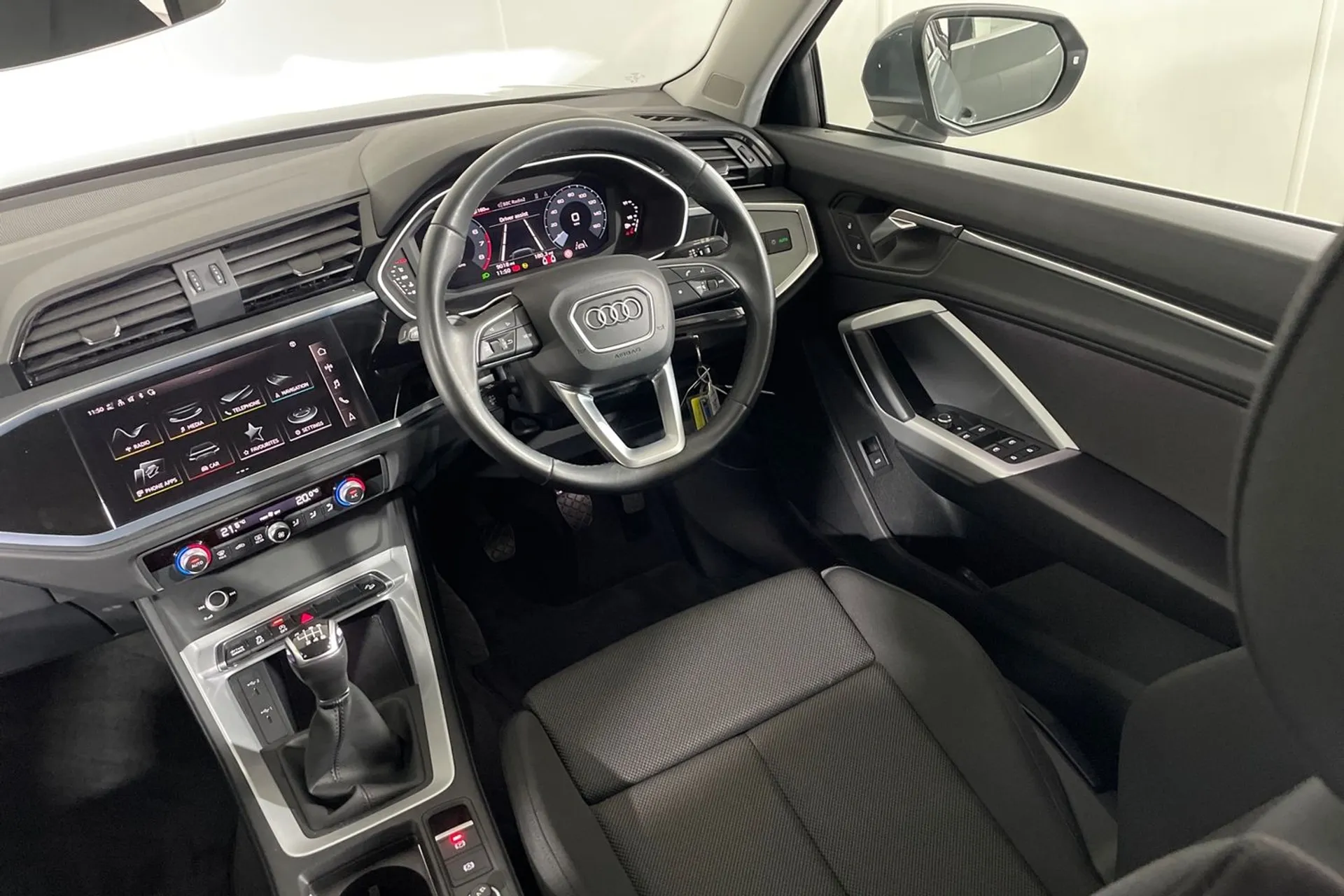 Audi Q3 thumbnail image number 33