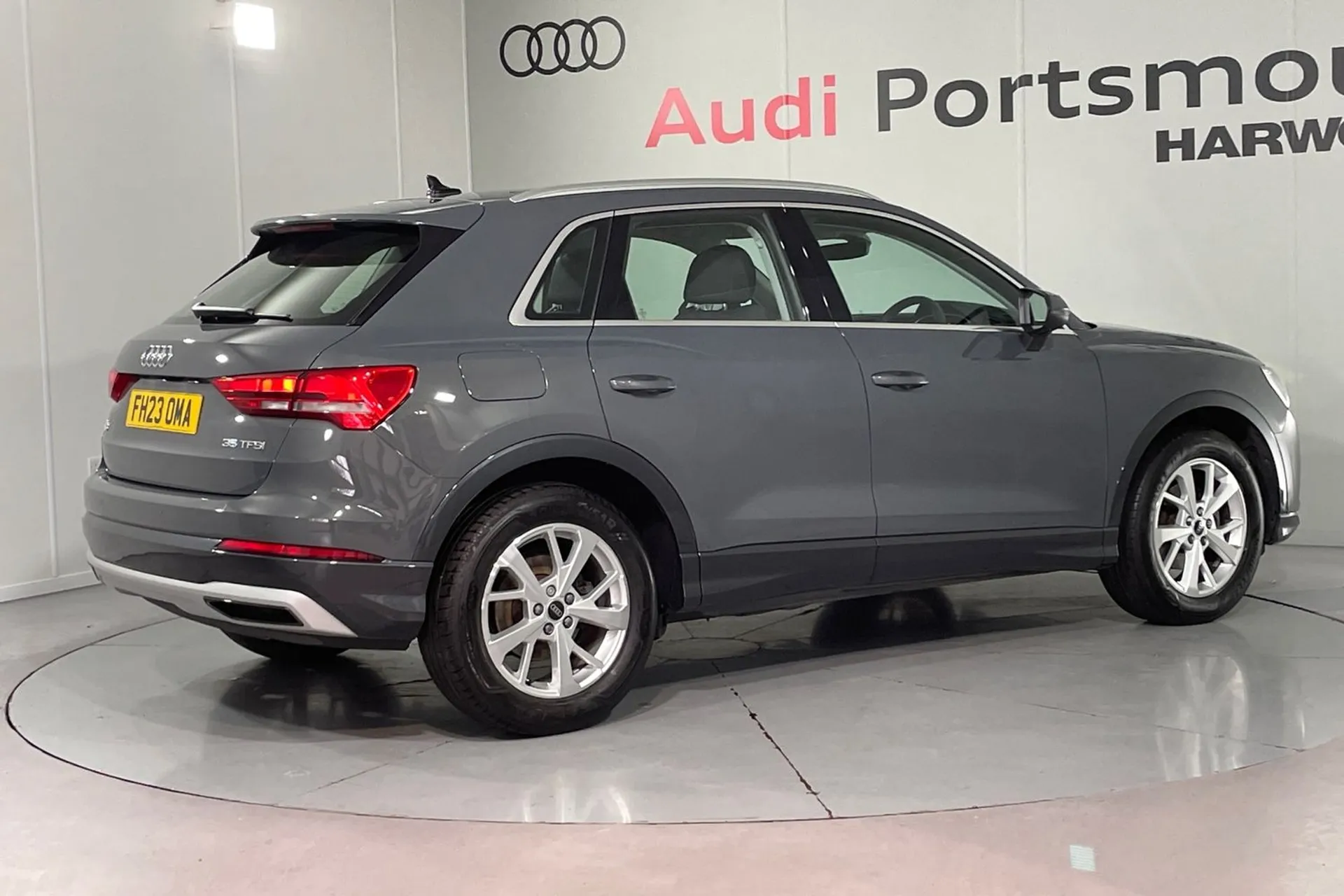 Audi Q3 thumbnail image number 12