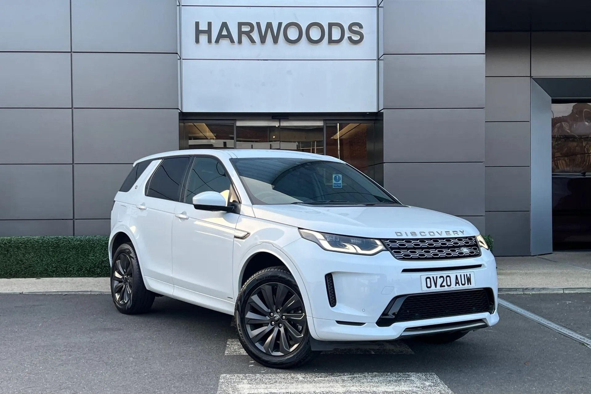 LAND ROVER DISCOVERY SPORT focused image